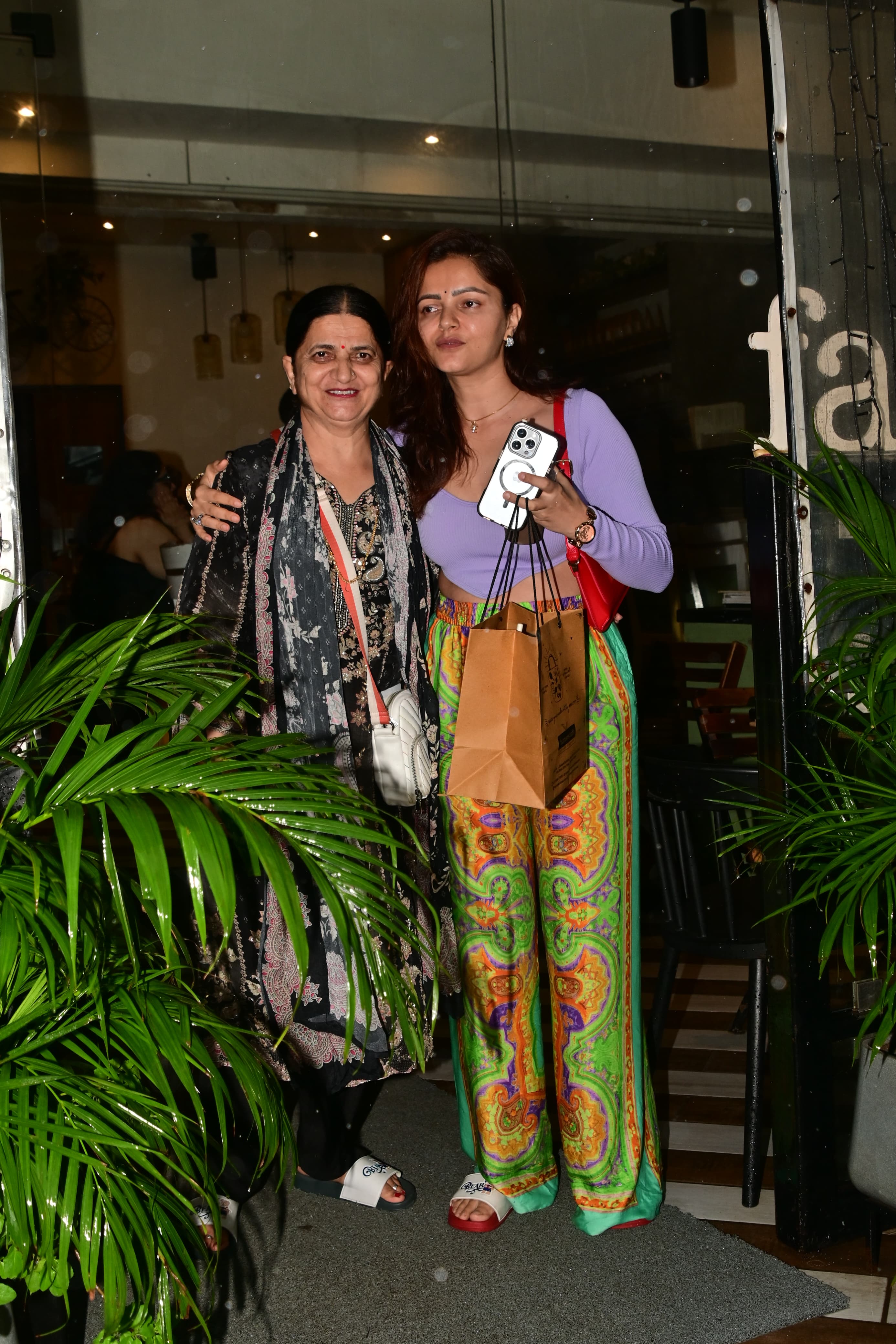 <p>Rubina Dilaik was spotted with her mother at a cafe in Bandra today. Rubina looked funky in her colourful outfit.</p> <p>Rubina Dilaik was spotted with her mother at a cafe in Bandra today. Rubina looked funky in her colourful outfit.</p>